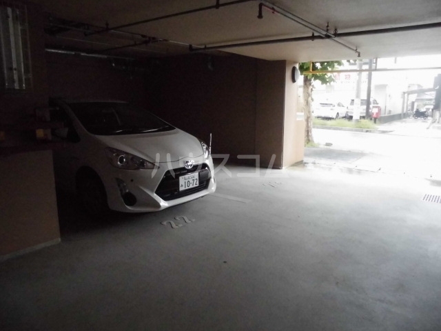 23/30 駐車場