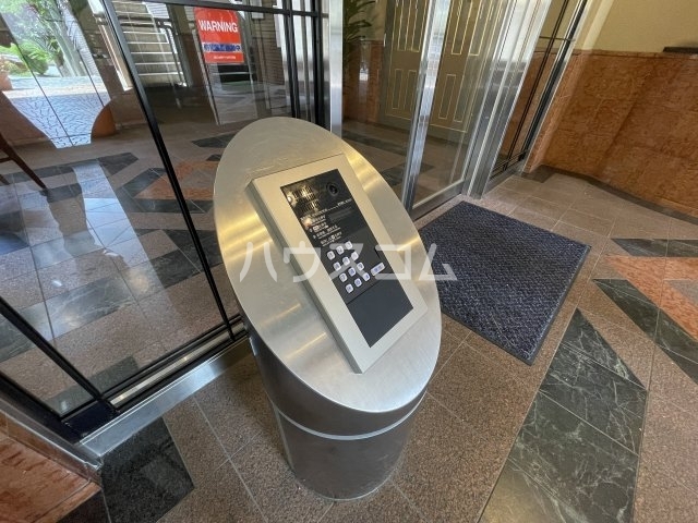 16/25 エントランス