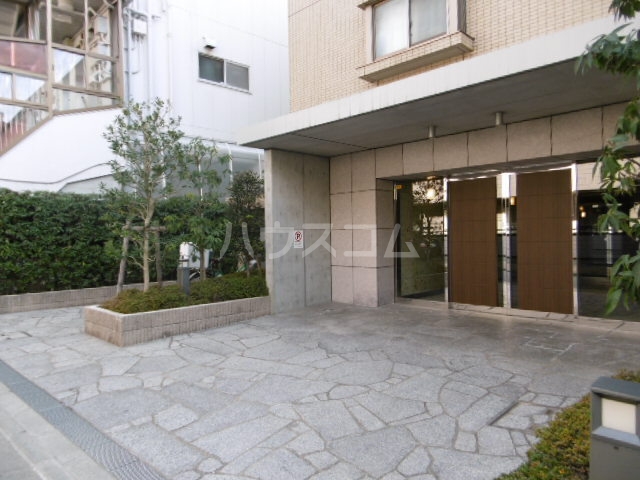 23/26 エントランス