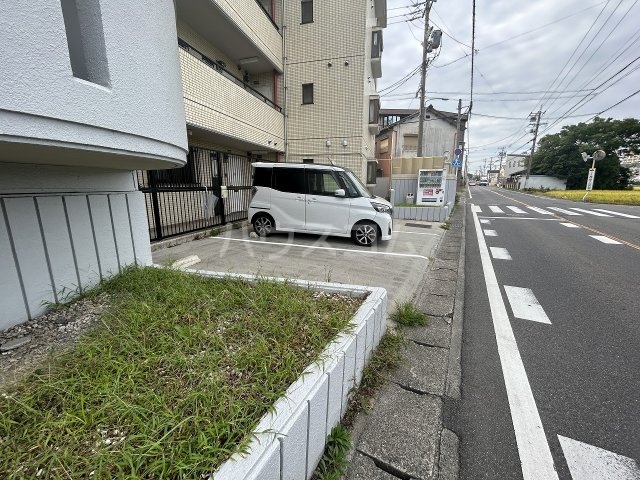 28/30 駐車場