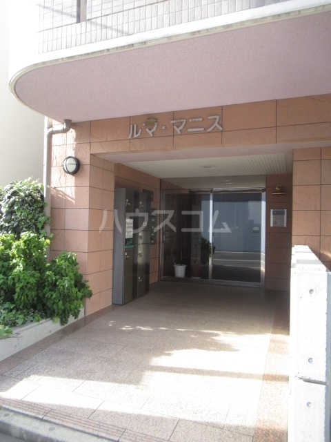 28/30 エントランス