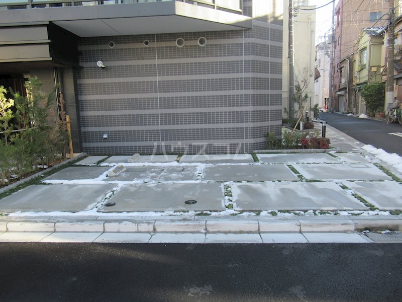 16/18 エントランス