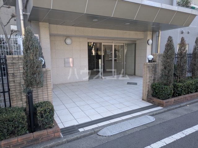 26/30 エントランス