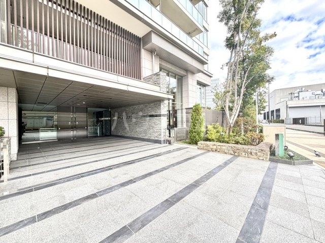 21/22 エントランス