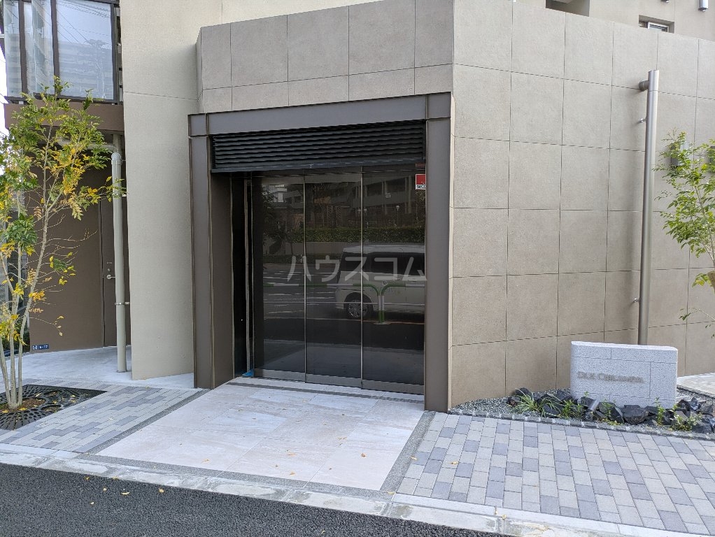 23/30 エントランス