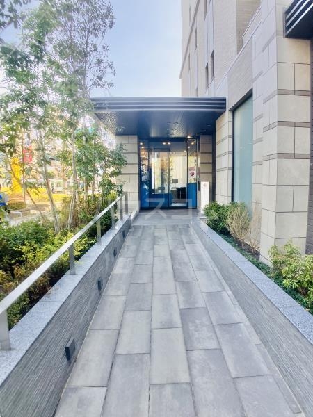 16/23 エントランス