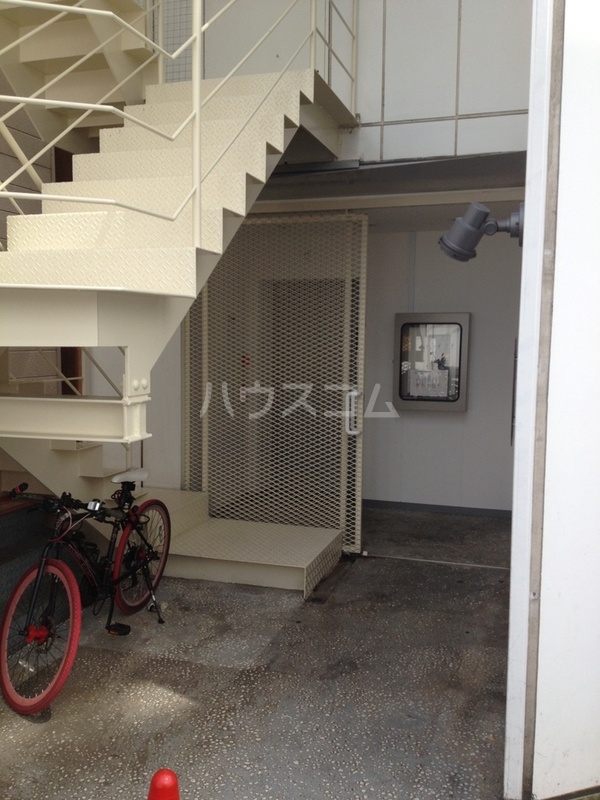 17/27 エントランス