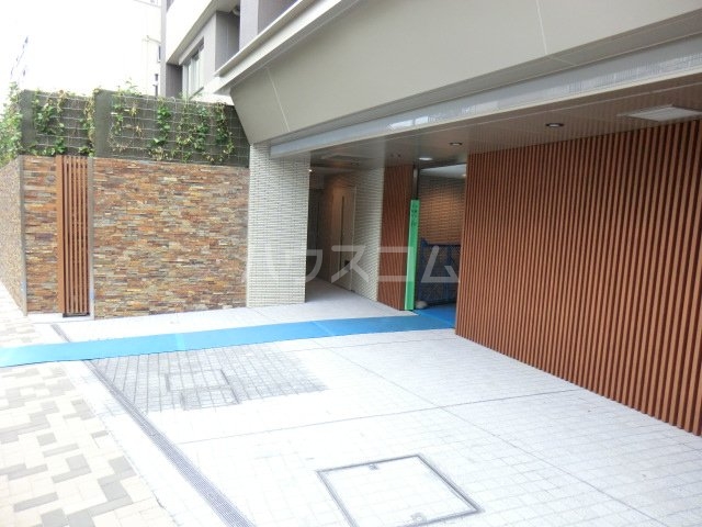 28/30 エントランス