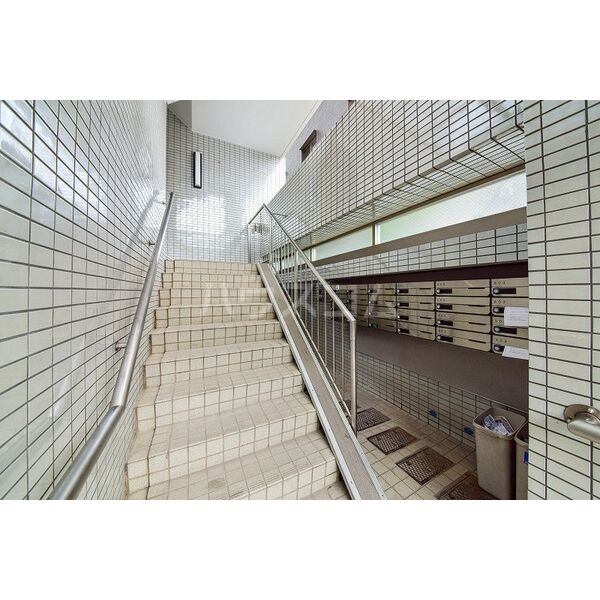 21/29 エントランス