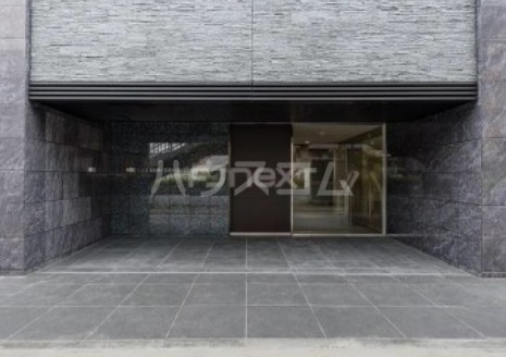 18/27 エントランス