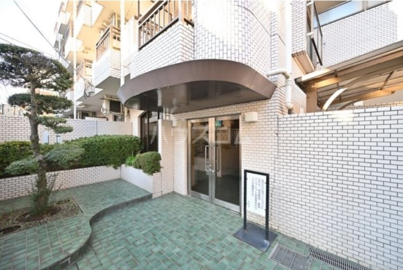 14/19 エントランス