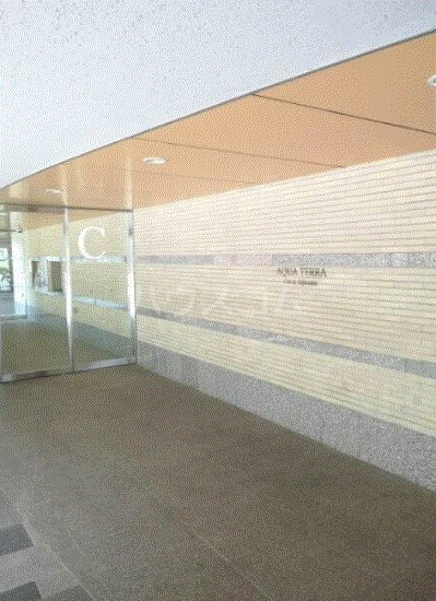 28/30 エントランス