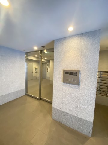 22/30 エントランス