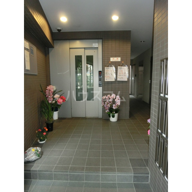 20/27 エントランス