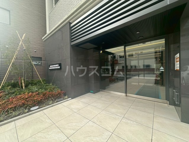 28/30 エントランス