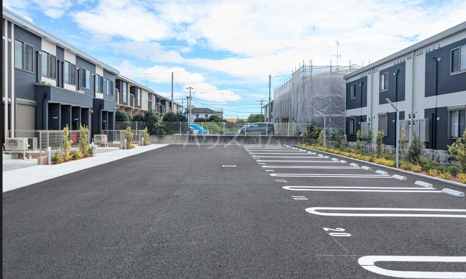 27/28 駐車場