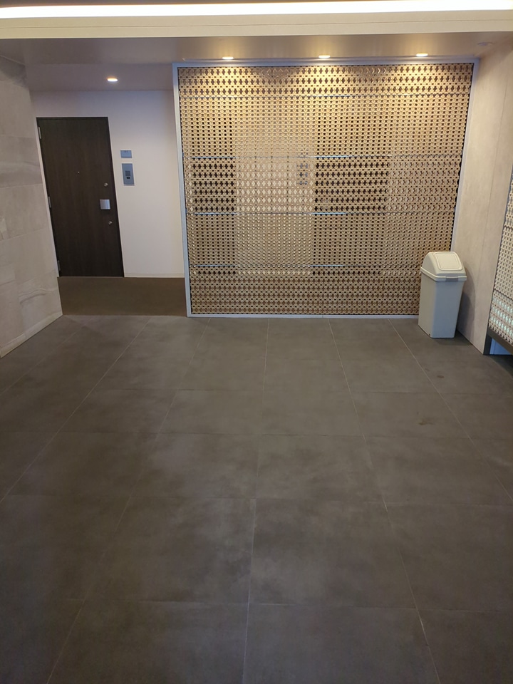 24/30 エントランス