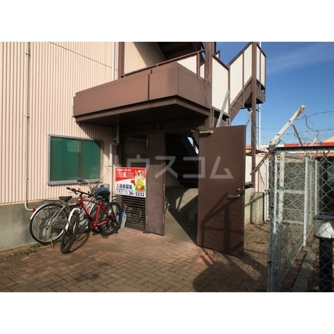 21/30 エントランス