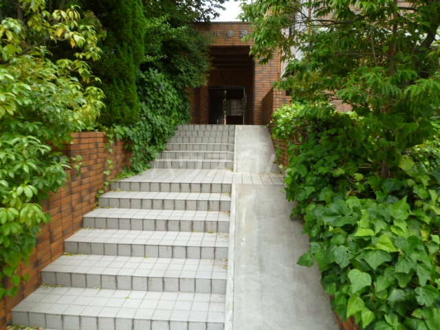 21/25 エントランス