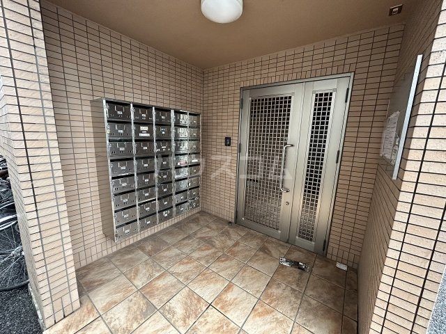 21/30 エントランス