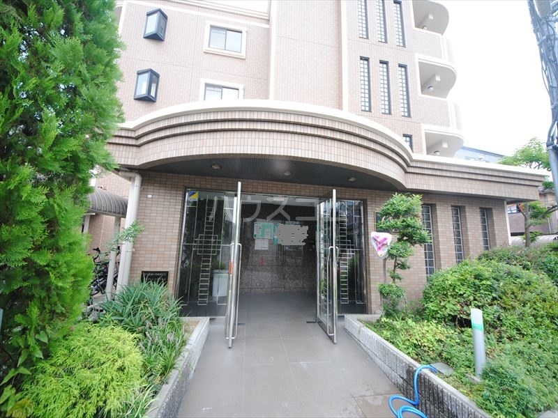 23/30 エントランス