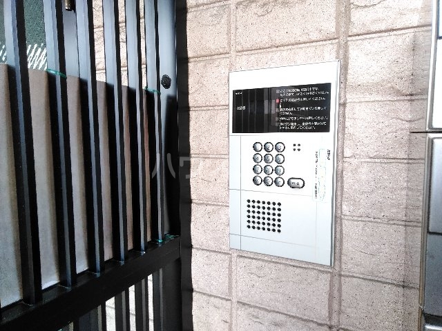 21/30 エントランス