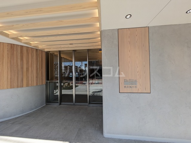 24/28 エントランス