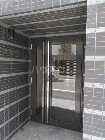 28/30 エントランス