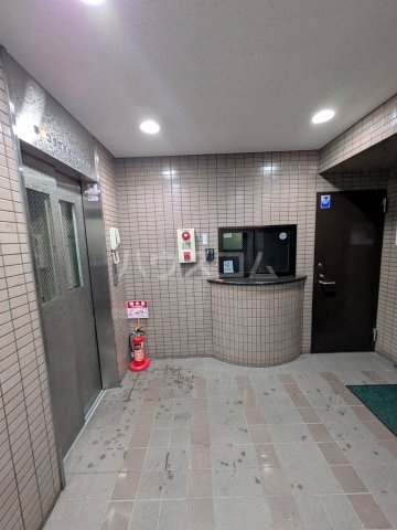 21/30 エントランス