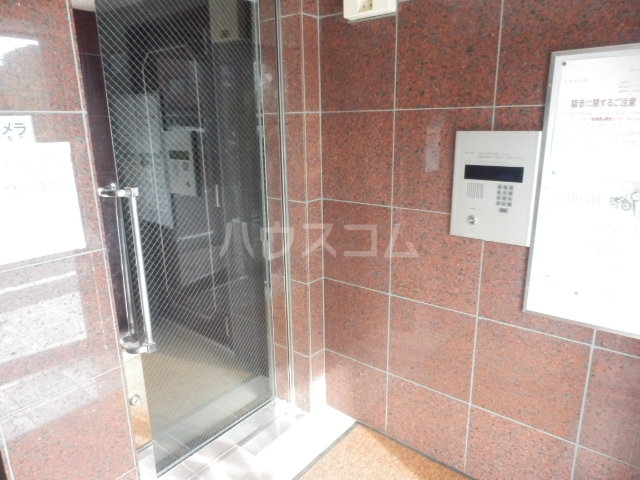 23/30 エントランス