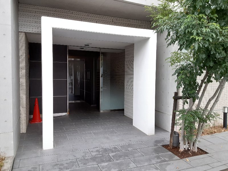 28/30 エントランス