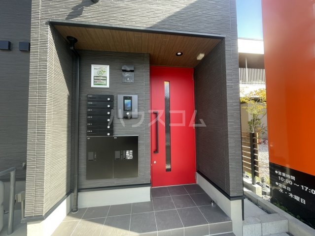 16/25 エントランス