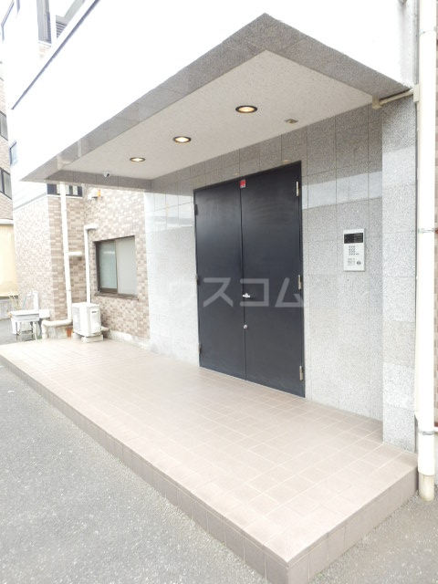 19/27 エントランス