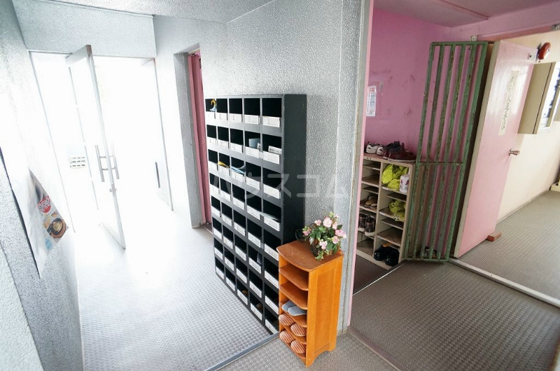 16/27 エントランス