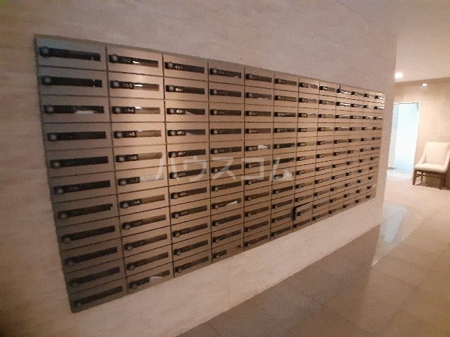 21/30 エントランス