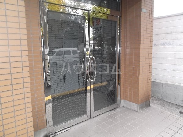 18/26 エントランス