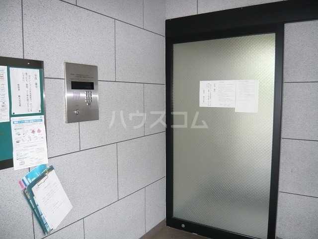 18/26 エントランス