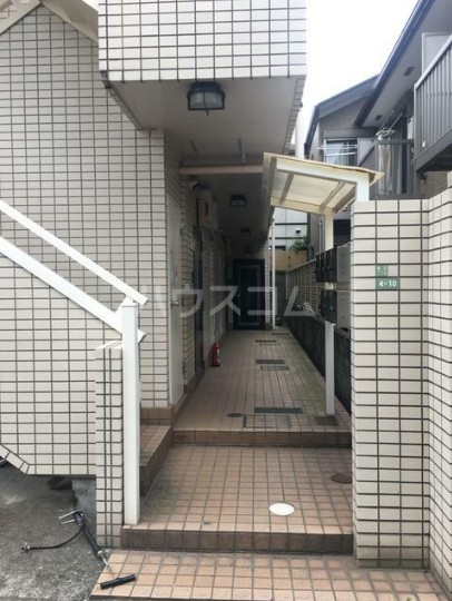 21/29 エントランス