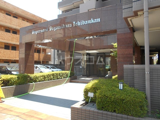 16/26 エントランス