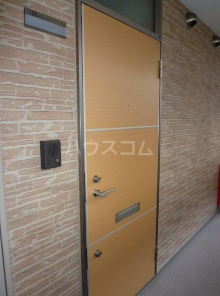 18/19 エントランス