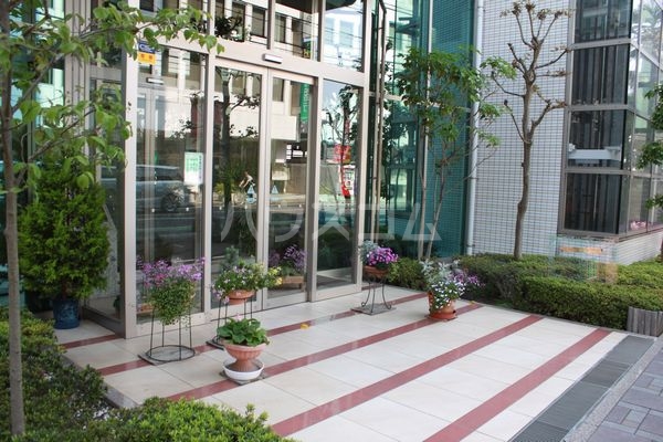 21/30 エントランス