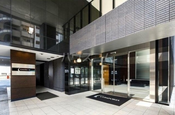 16/23 エントランス