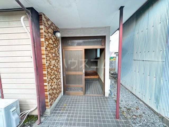 27/30 エントランス