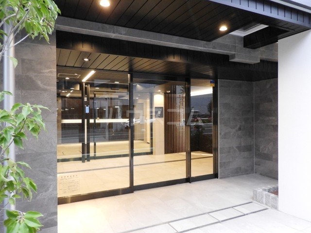 28/30 エントランス