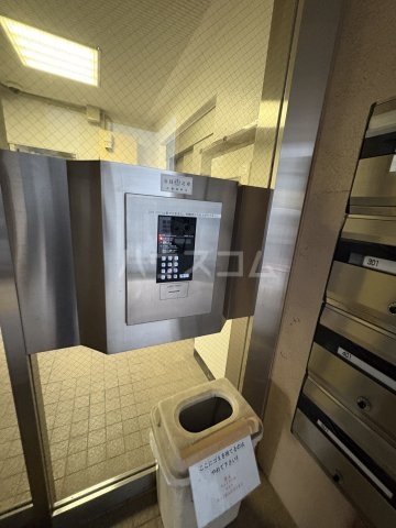 28/30 エントランス