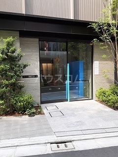 16/19 エントランス