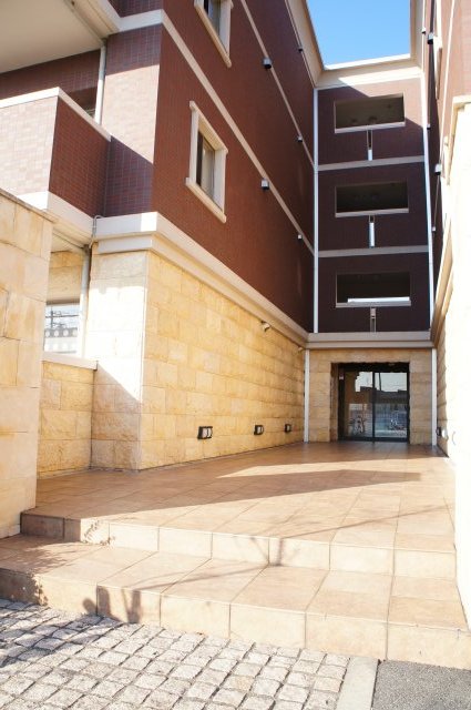 27/30 エントランス