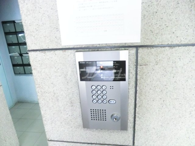 21/27 エントランス