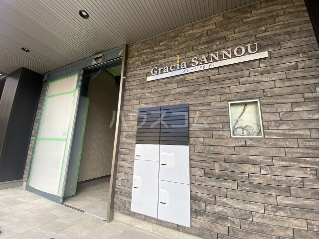 19/28 エントランス