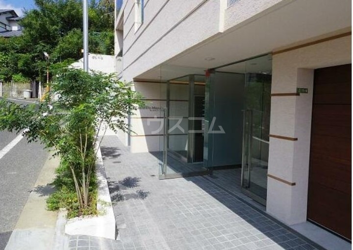 13/22 エントランス